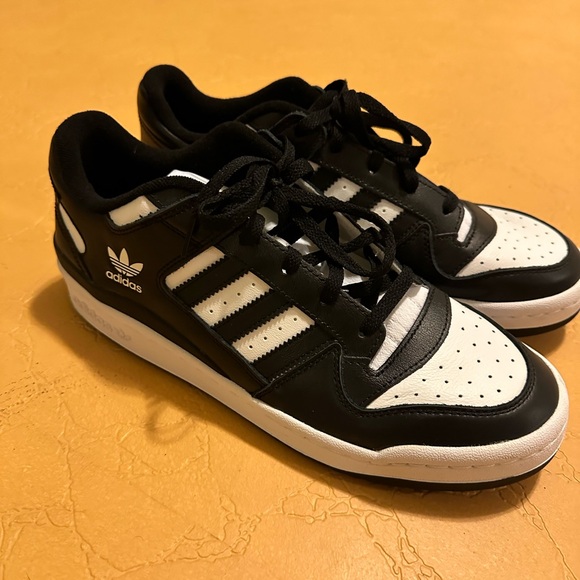 Adidas Forum Low - Picture 1 of 4